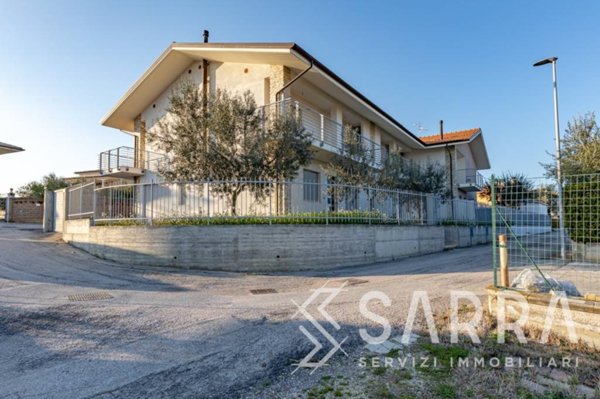 casa indipendente in vendita a Loreto Aprutino