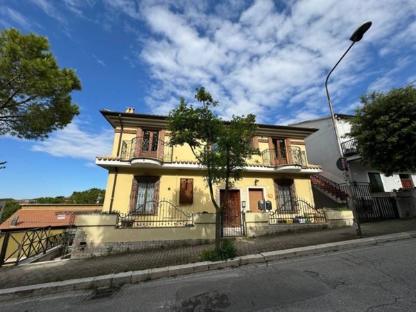 appartamento in vendita a Loreto Aprutino
