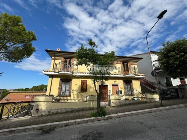 appartamento in vendita a Loreto Aprutino
