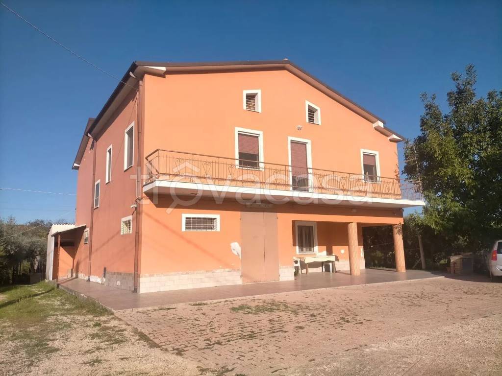 casa indipendente in vendita a Loreto Aprutino in zona Saletto