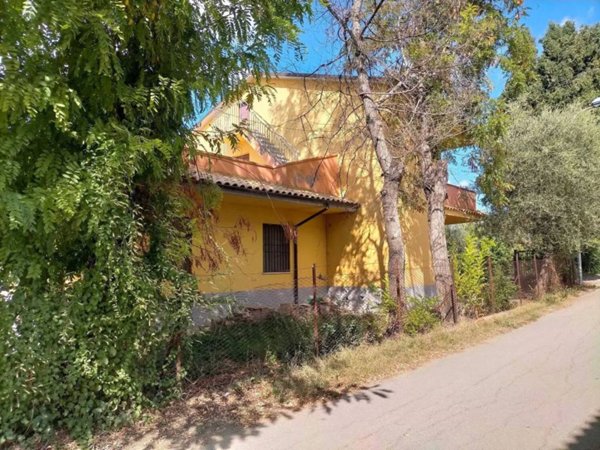 casa indipendente in vendita a Loreto Aprutino