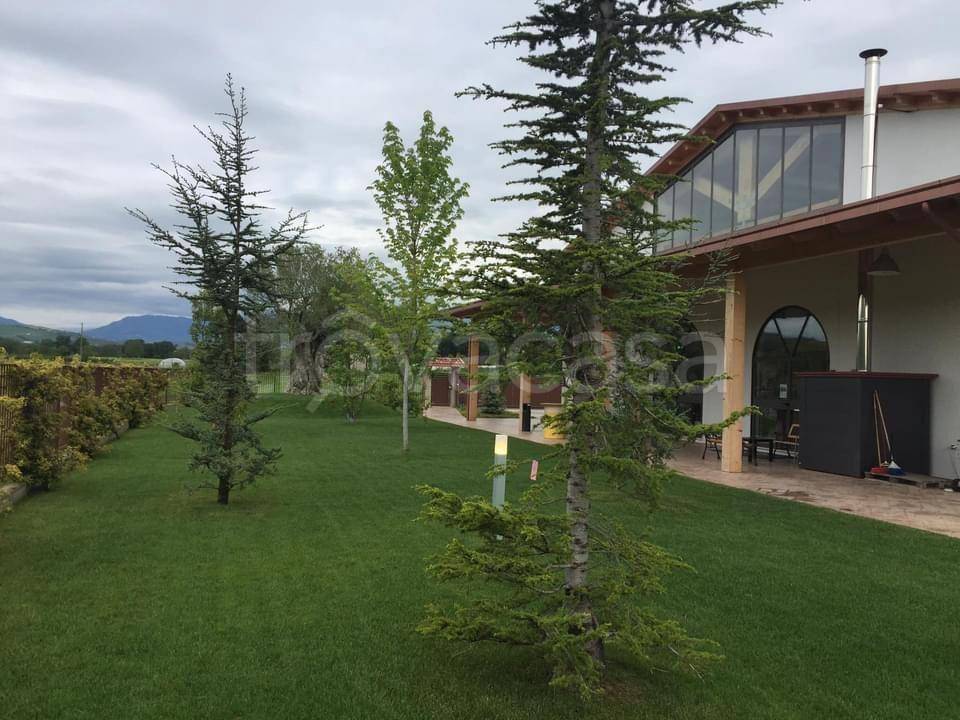 capannone in vendita a Loreto Aprutino in zona Remartello