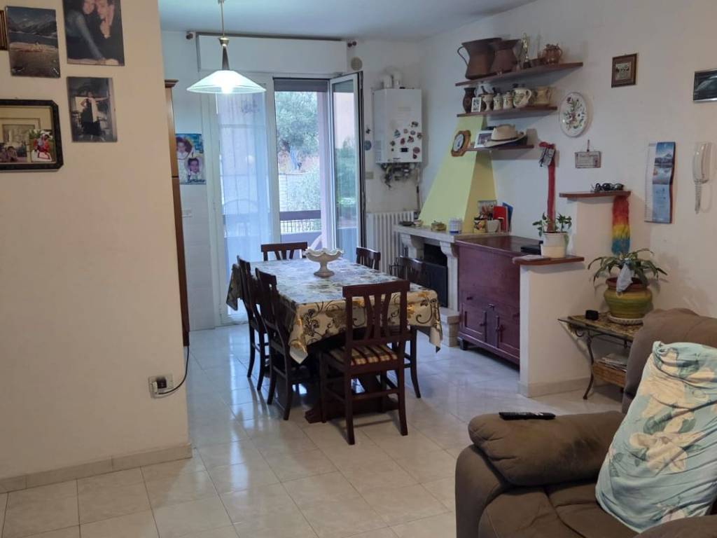 casa indipendente in vendita a Loreto Aprutino