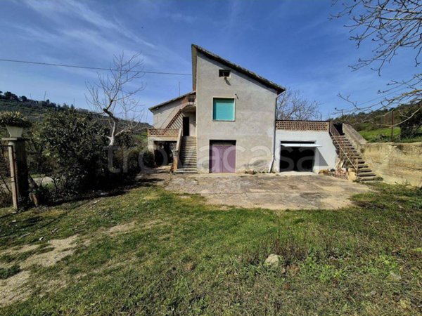 casa indipendente in vendita a Loreto Aprutino