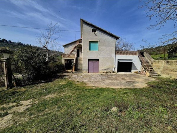 casa indipendente in vendita a Loreto Aprutino in zona Fornace