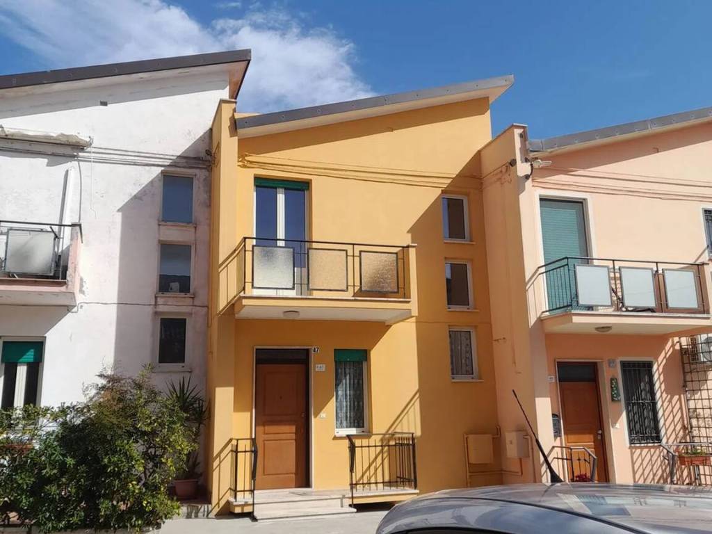 appartamento in vendita a Loreto Aprutino