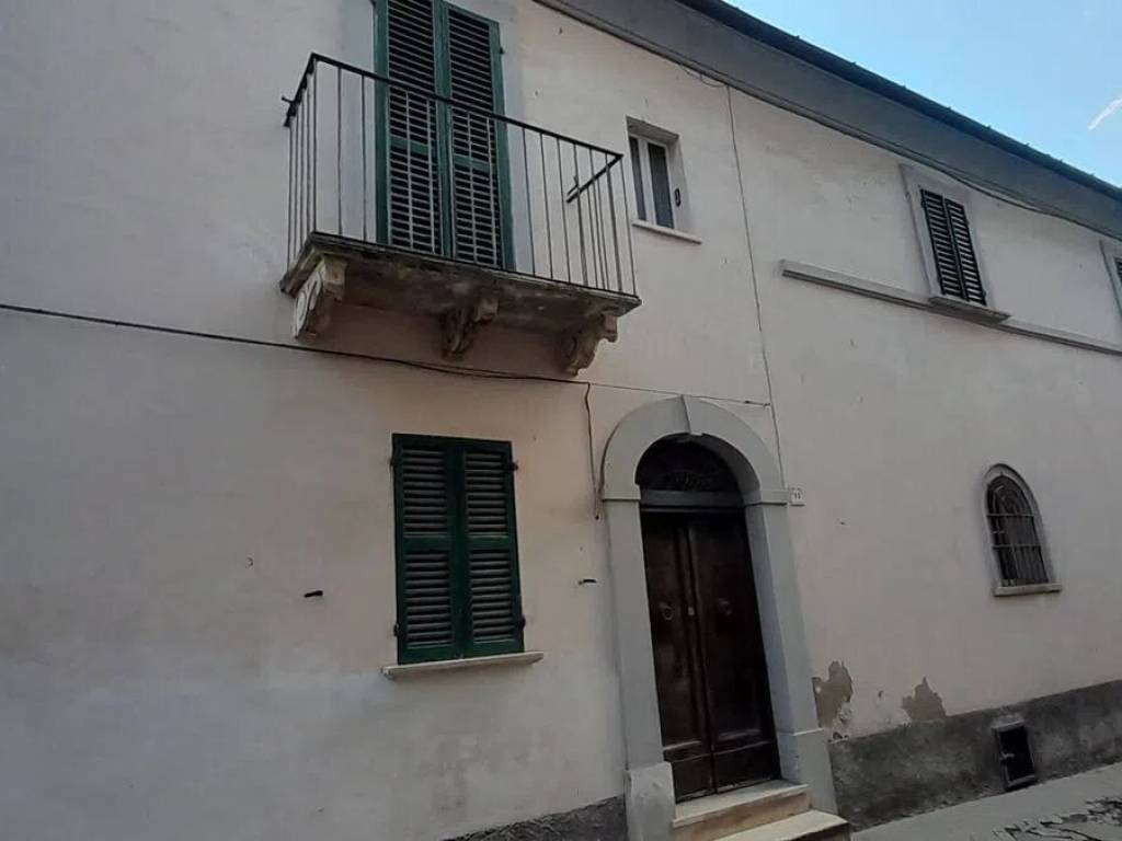intera palazzina in vendita a Loreto Aprutino in zona Palazzo