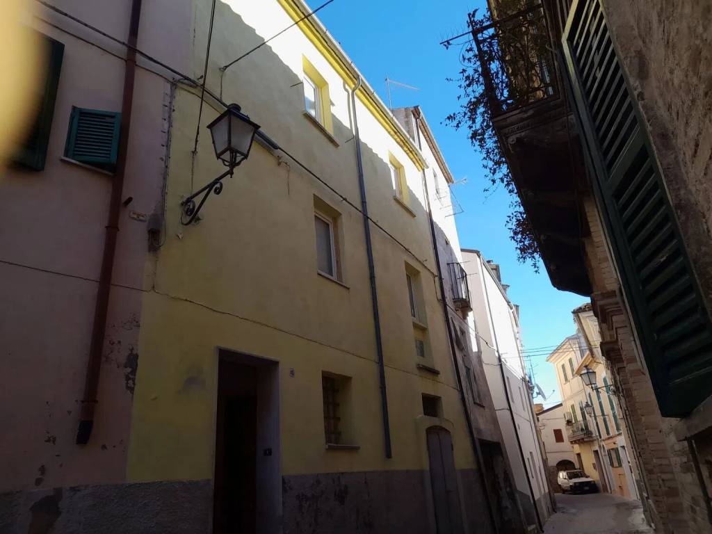 casa indipendente in vendita a Loreto Aprutino