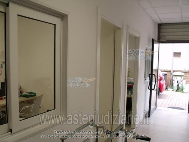 negozio in vendita a Loreto Aprutino in zona Santa Maria in Piano