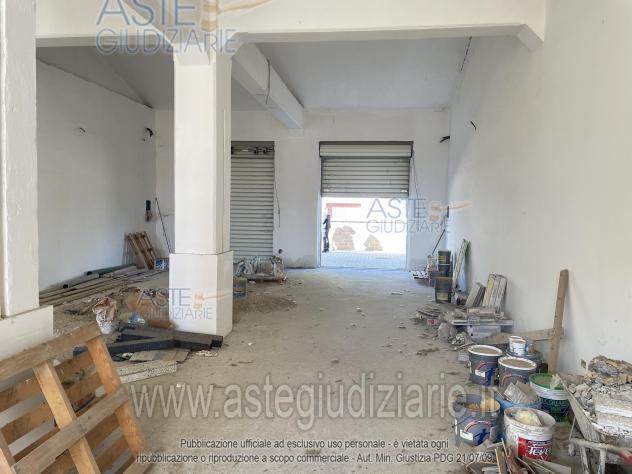 negozio in vendita a Loreto Aprutino in zona Santa Maria in Piano