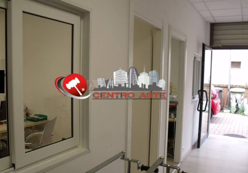 negozio in vendita a Loreto Aprutino in zona Santa Maria in Piano