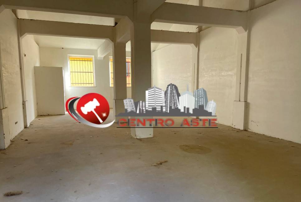 negozio in vendita a Loreto Aprutino in zona Santa Maria in Piano