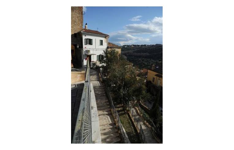 casa indipendente in vendita a Loreto Aprutino