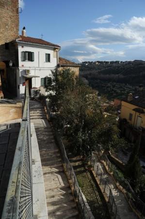 casa indipendente in vendita a Loreto Aprutino