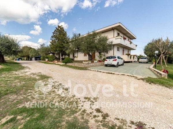 appartamento in vendita a Loreto Aprutino in zona San Pellegrino