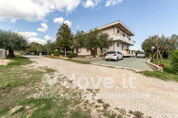 appartamento in vendita a Loreto Aprutino in zona San Pellegrino