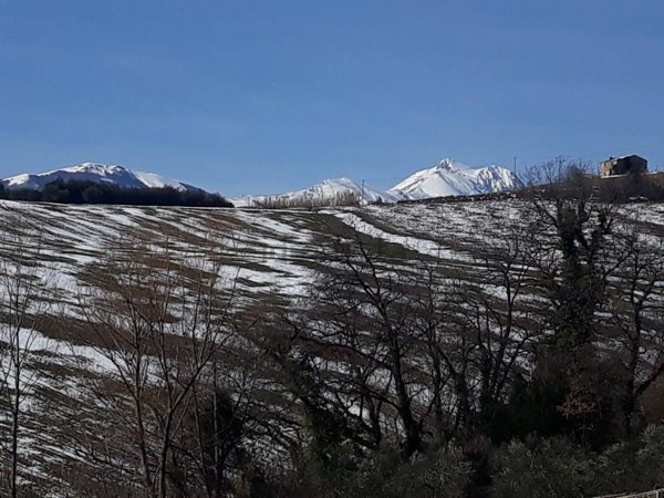 terreno edificabile in vendita a Loreto Aprutino