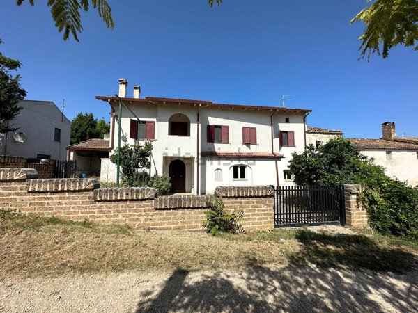 casa indipendente in vendita a Loreto Aprutino