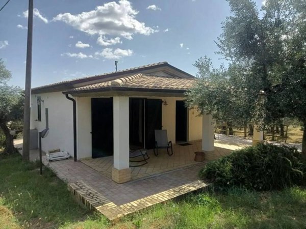 casa indipendente in vendita a Loreto Aprutino