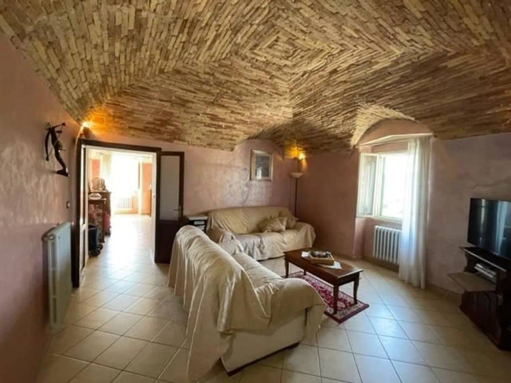 casa indipendente in vendita a Loreto Aprutino