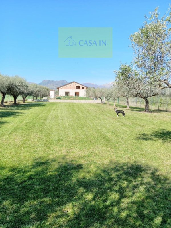 casa indipendente in vendita a Loreto Aprutino