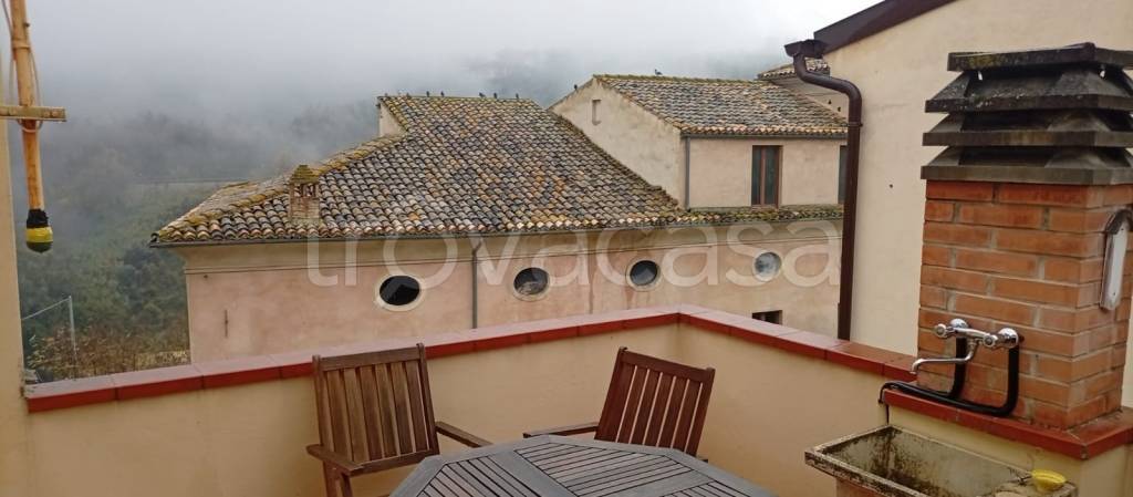 casa indipendente in vendita a Loreto Aprutino