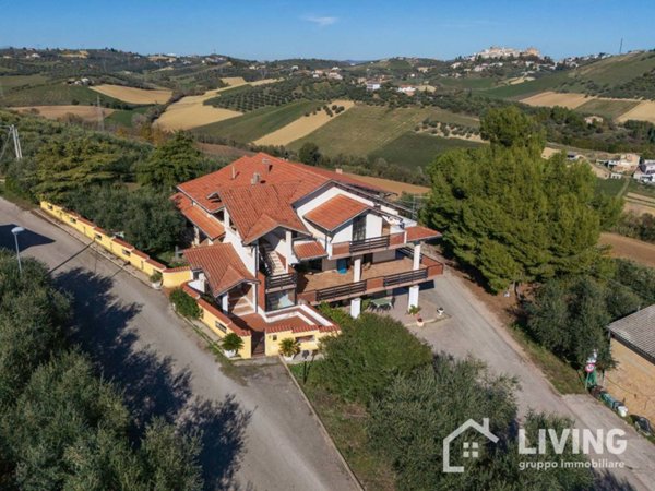 casa indipendente in vendita a Loreto Aprutino in zona Rielli