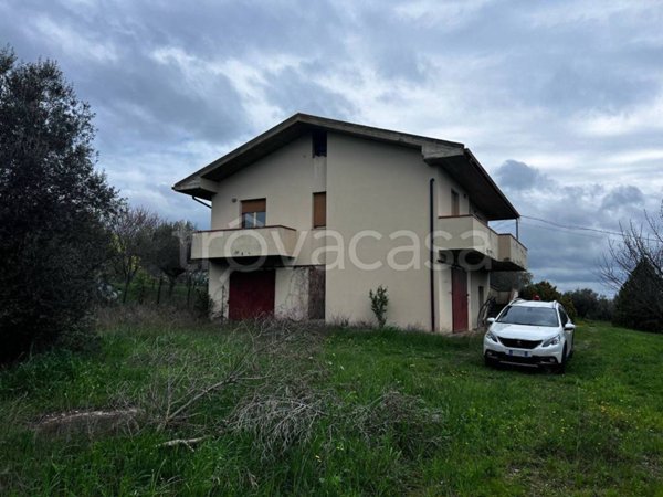 casa indipendente in vendita a Loreto Aprutino in zona Fiorano
