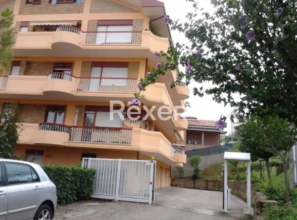 appartamento in vendita a Loreto Aprutino in zona Palazzo