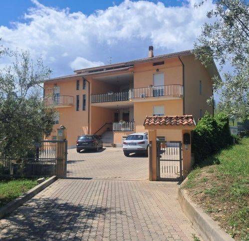 appartamento in vendita a Loreto Aprutino in zona Collefreddo