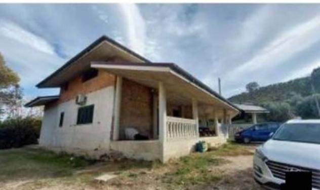 casa indipendente in vendita a Loreto Aprutino in zona Bufarale