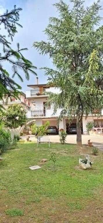 casa indipendente in vendita a Loreto Aprutino
