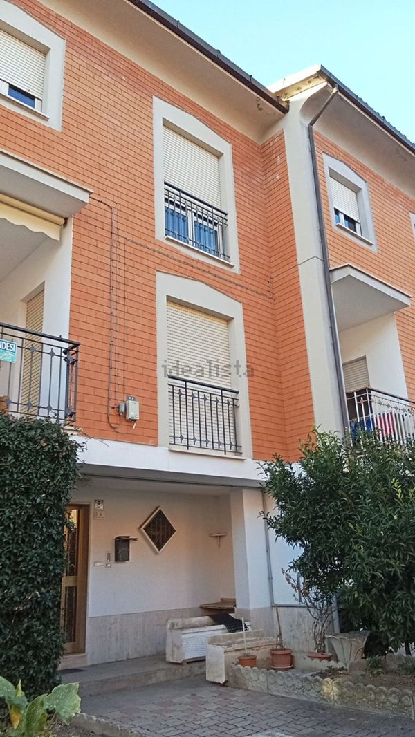 casa indipendente in vendita a Loreto Aprutino in zona Santa Maria in Piano