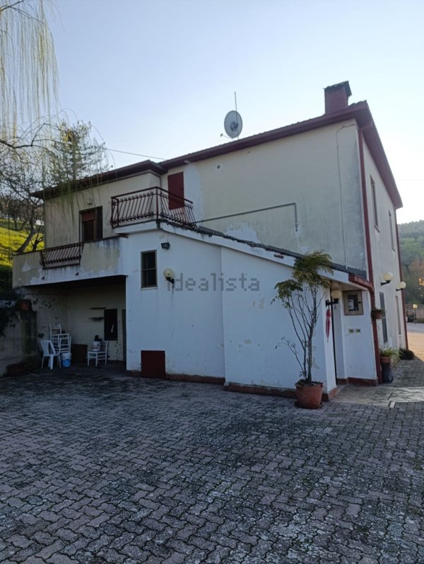 casa indipendente in vendita a Loreto Aprutino