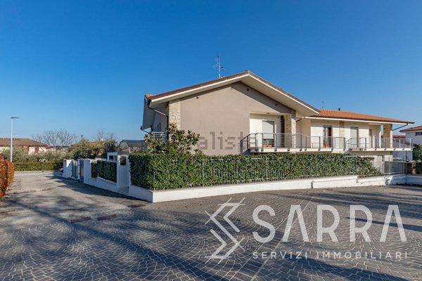 casa indipendente in vendita a Loreto Aprutino