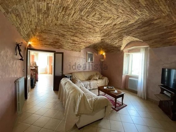 esavano in vendita a Loreto Aprutino