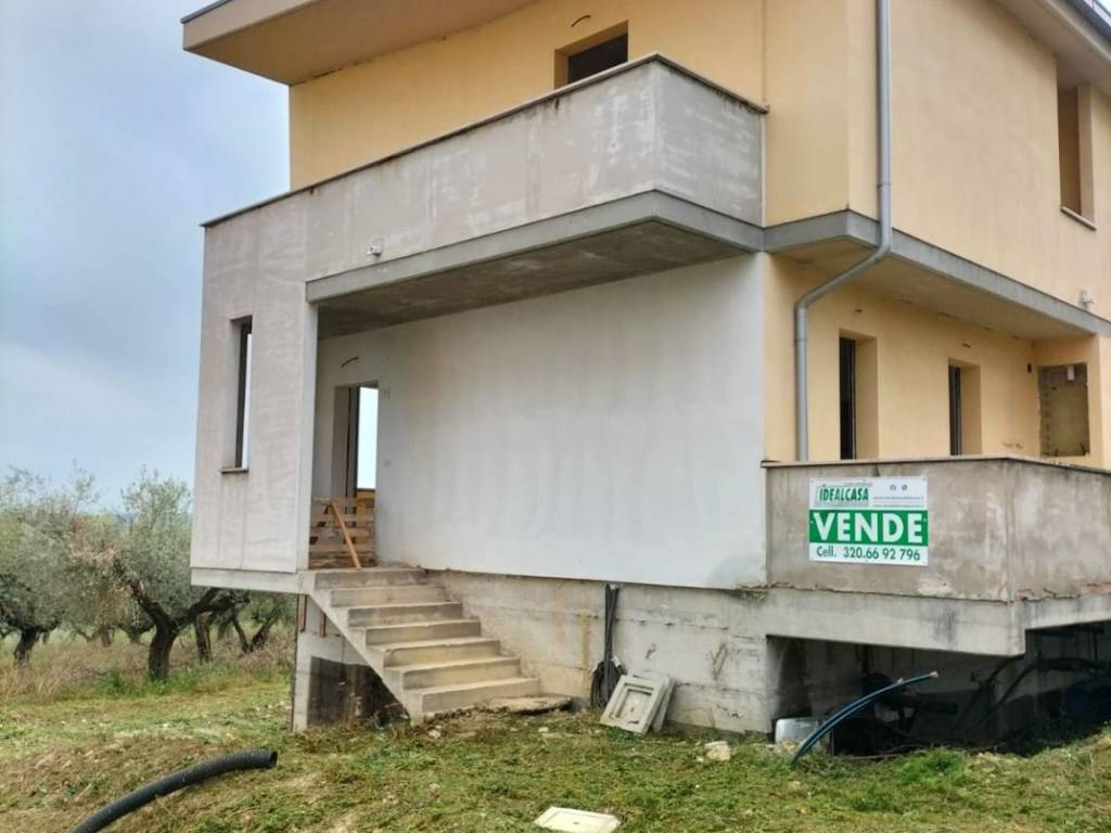 appartamento in vendita a Loreto Aprutino in zona San Domenico