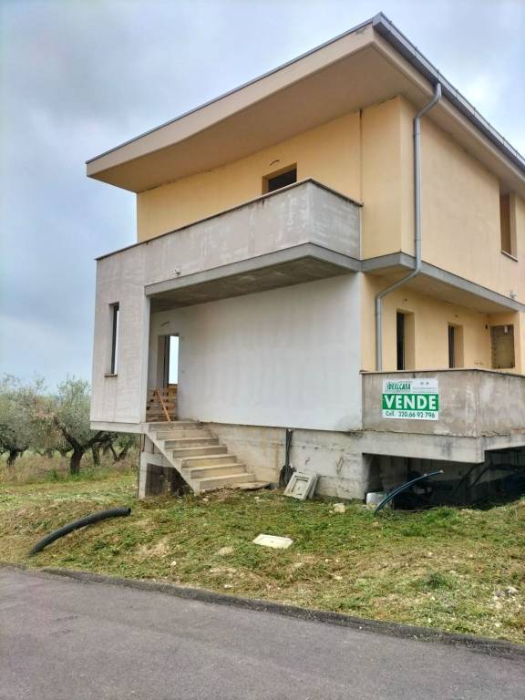 appartamento in vendita a Loreto Aprutino in zona San Domenico