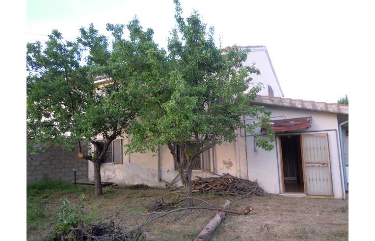 casa indipendente in vendita a Loreto Aprutino