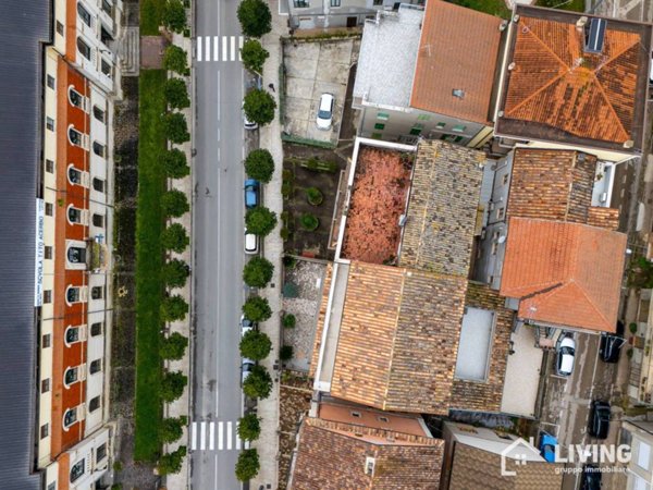 intera palazzina in vendita a Loreto Aprutino in zona Palazzo