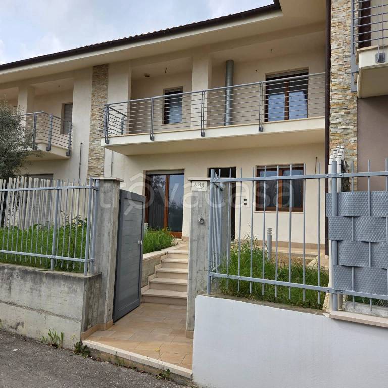 casa indipendente in vendita a Loreto Aprutino in zona Paterno