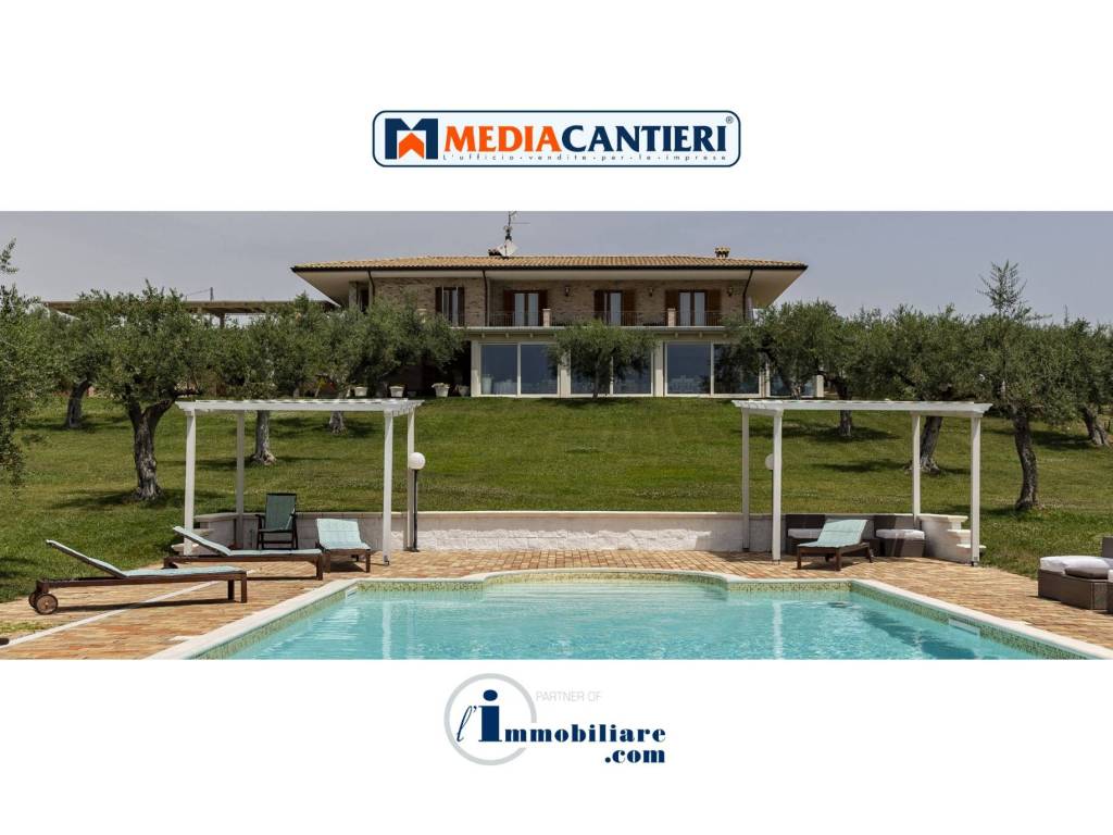 casa indipendente in vendita a Loreto Aprutino in zona Fiume