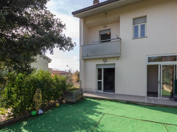 casa indipendente in vendita a Loreto Aprutino