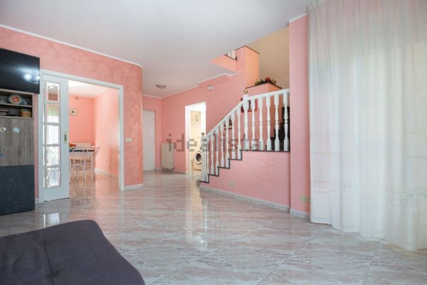 casa indipendente in vendita a Loreto Aprutino