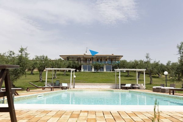 casa indipendente in vendita a Loreto Aprutino