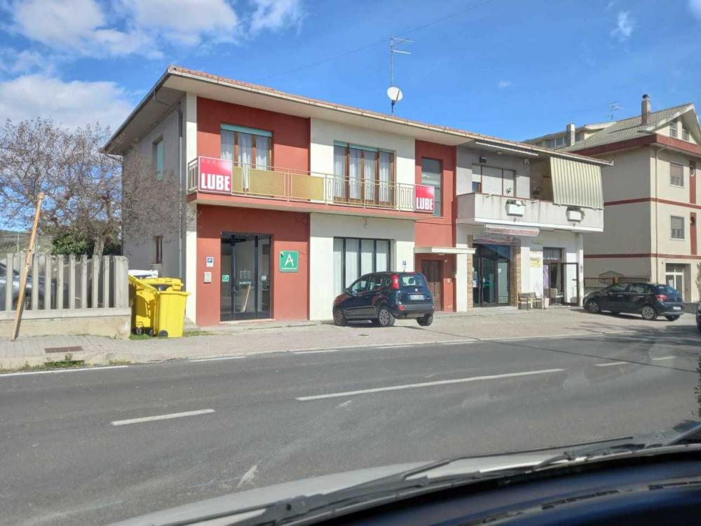 locale di sgombero in vendita a Loreto Aprutino