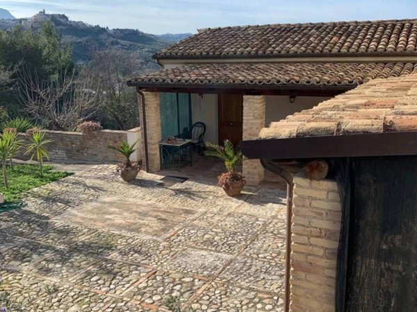 casa indipendente in vendita a Loreto Aprutino