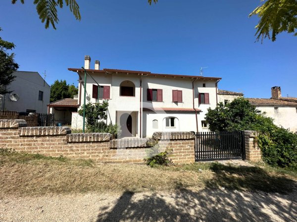 casa indipendente in vendita a Loreto Aprutino in zona Remartello