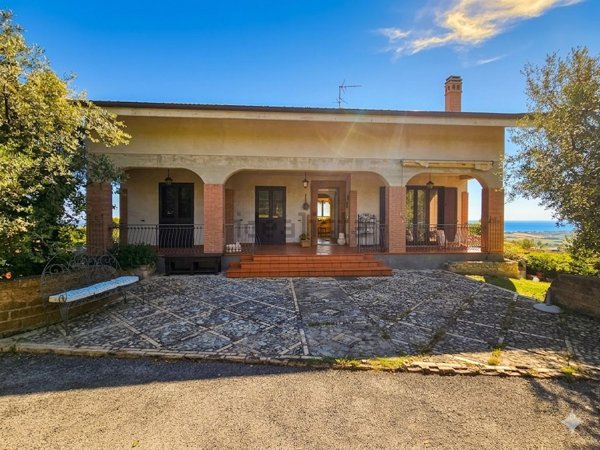 casa indipendente in vendita a Loreto Aprutino in zona Fiorano