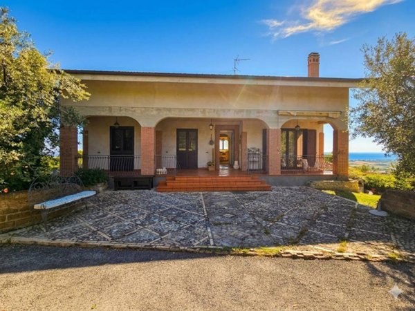 casa indipendente in vendita a Loreto Aprutino in zona Fiorano